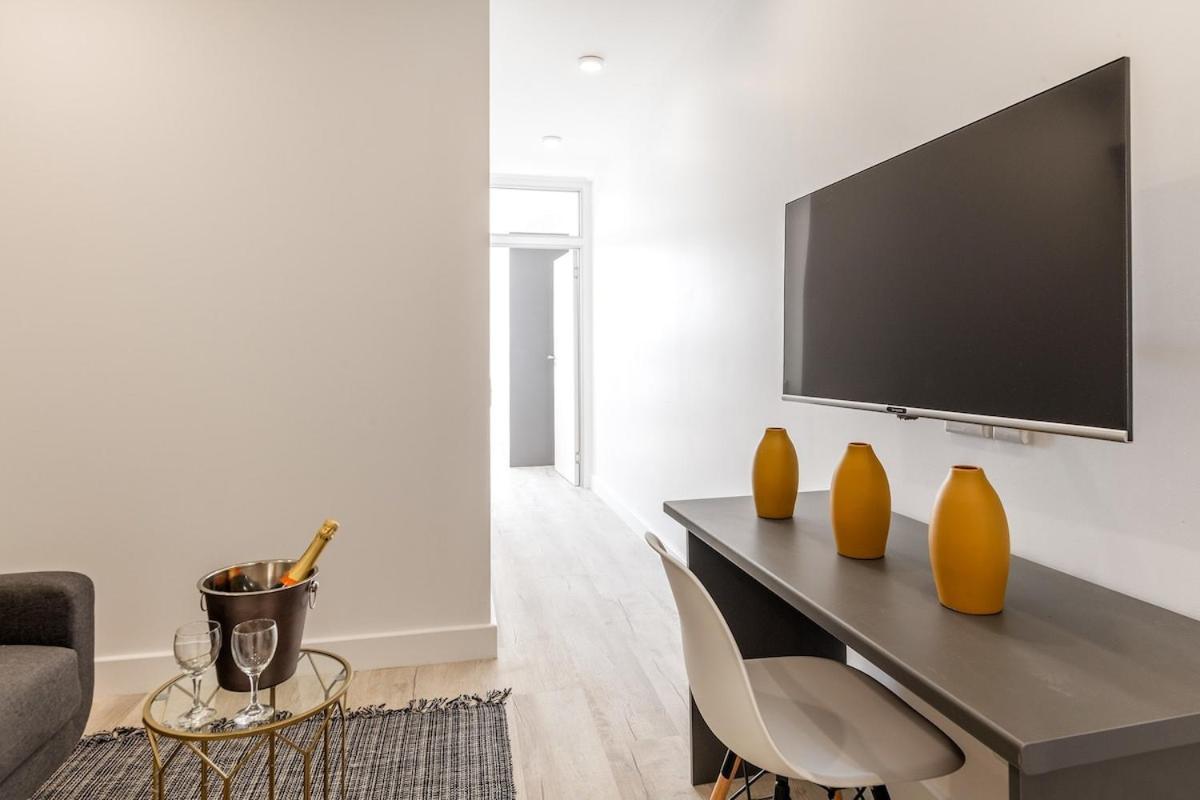 Apartment Modern 2-bed With Parking