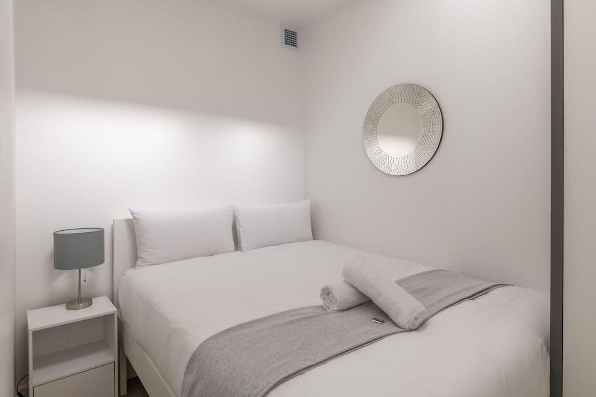 Modern 2-bed With Parking Apartment