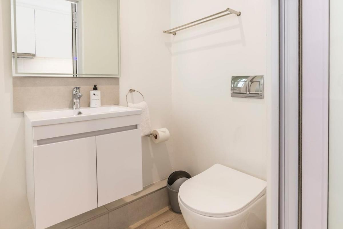 Modern 2-bed With Parking Cape Town