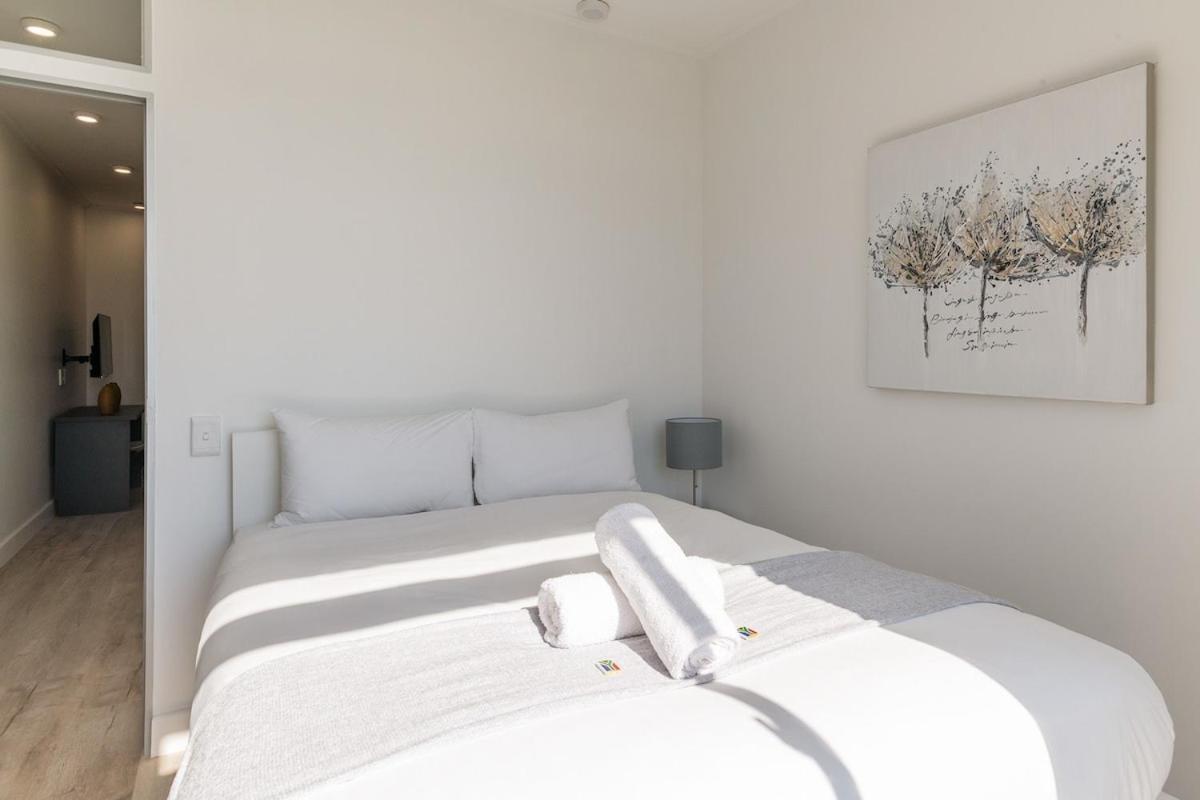 Modern 2-bed With Parking Apartment Cape Town