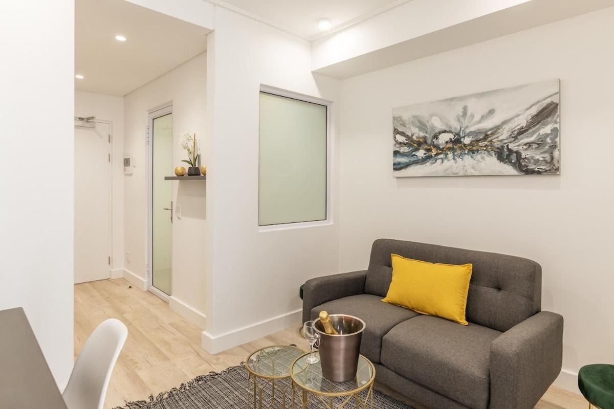 Modern 2-bed With Parking