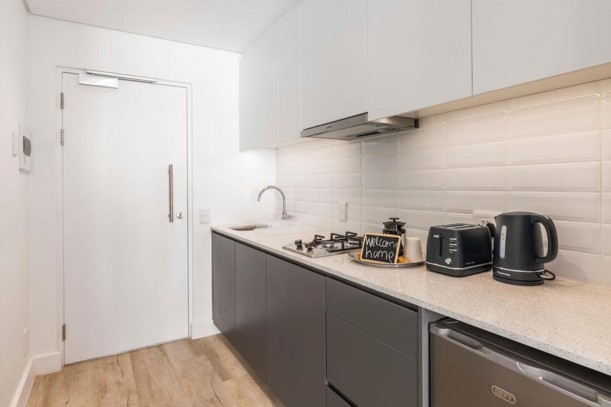 Modern 2-bed With Parking
