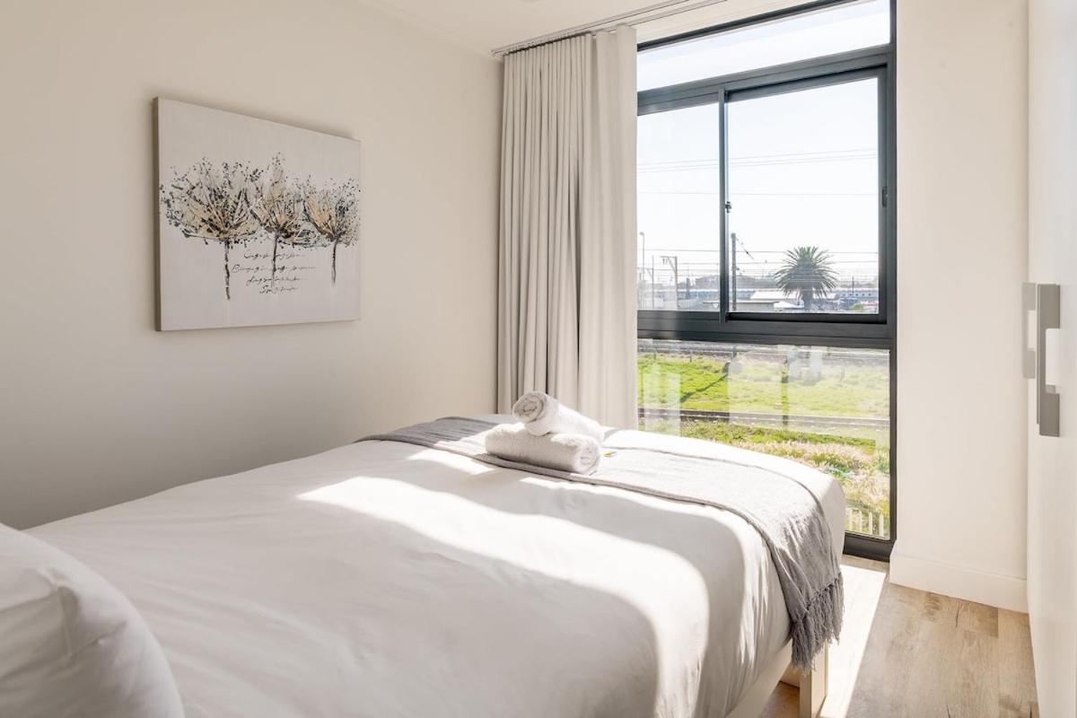 Modern 2-bed With Parking * Cape Town